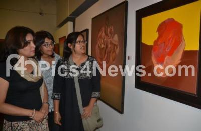 India Karnataka Bangalore News Photo Visitors Seen Admiring