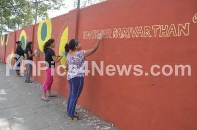 India Karnataka Bangalore News Photo Volunteers Seen Painting Roadside Walls Minerva Circle Bengaluru Sunday 20th January 2019 India Bangalore Karnataka News Photo Agency For Local Newspaper With Press Photo Archives