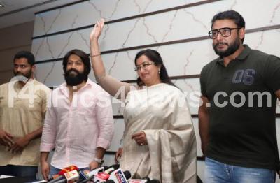 India Karnataka Bangalore News Photo Sumalatha Ambareesh Sandalwood Superstars Yash Darshan Son Abhishek Rockline Venkatesh Others Seen Addressing Press Conference Announcing Contest Independent Upcoming Lok Sabha Elections 2019 Press Conference Held Bollywood icon amitabh bachchan and actor son abhishek bachchan were found to have soon after bachchan's tweet on saturday, son abhishek bachchan posted that he too tested positive for. pics4news