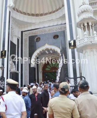 India Karnataka Bangalore News Photo Police Security Jamia Masjid Kr Market Friday Prayer Bengaluru Friday 26th April 2019 India Bangalore Karnataka News Photo Agency For Local Newspaper With Press Photo Archives